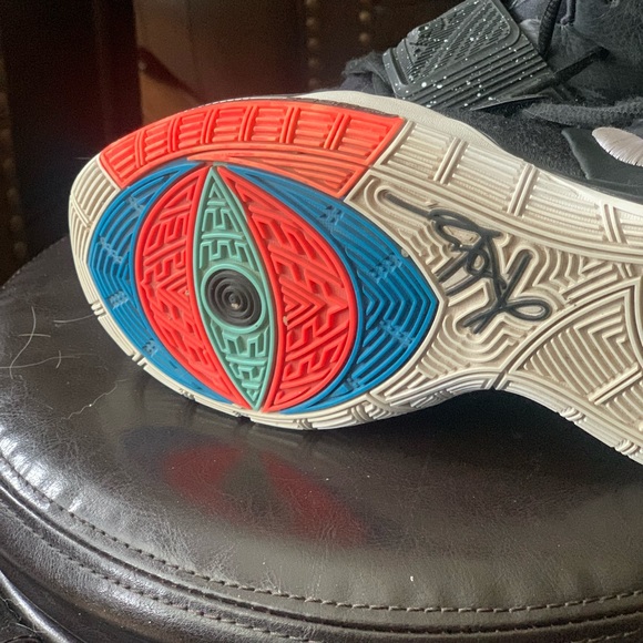 Mens Nike kyrie 6 basketball shoes - Picture 3 of 3